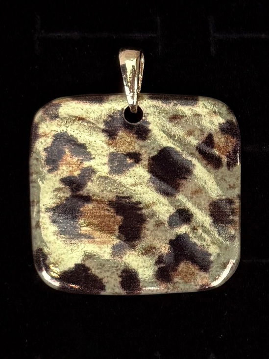 Jewelry - Bintage goldtone animal print pendant + Free 16” Cord Necklce